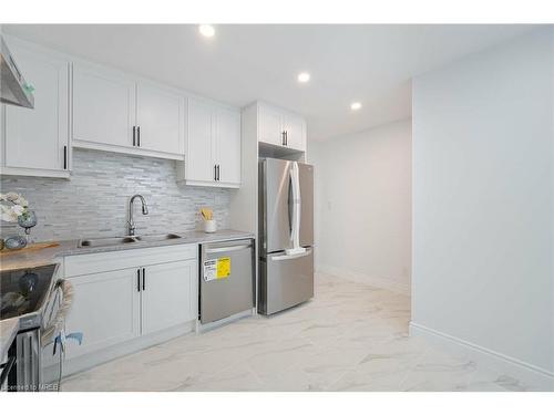 6957 Garden Street, Niagara Falls, ON - Indoor Photo Showing Kitchen