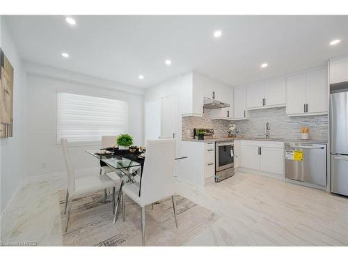 6957 Garden Street, Niagara Falls, ON - Indoor Photo Showing Kitchen With Upgraded Kitchen