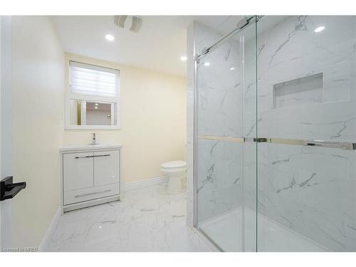 6957 Garden Street, Niagara Falls, ON - Indoor Photo Showing Bathroom