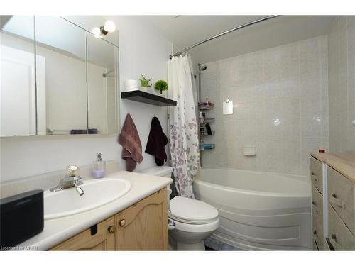 101-2565 Erin Centre Boulevard, Mississauga, ON - Indoor Photo Showing Bathroom