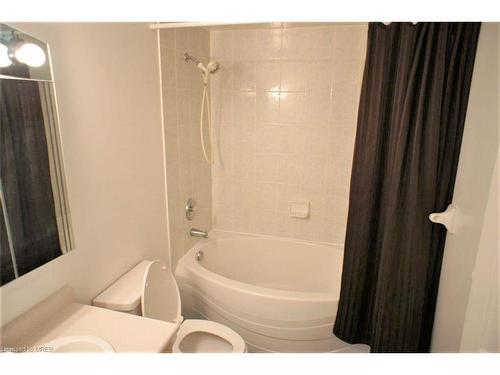 101-2565 Erin Centre Boulevard, Mississauga, ON - Indoor Photo Showing Bathroom