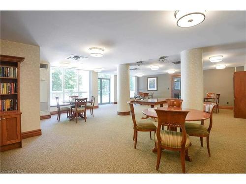 101-2565 Erin Centre Boulevard, Mississauga, ON - Indoor Photo Showing Dining Room