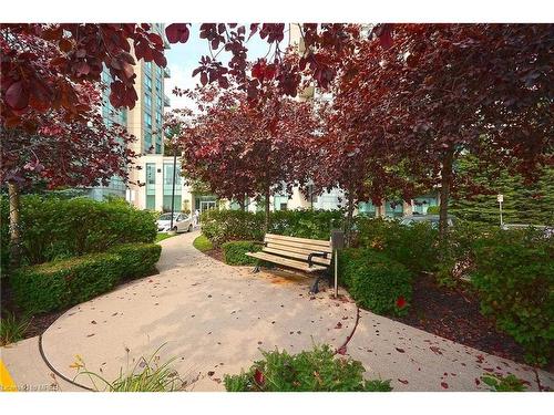 101-2565 Erin Centre Boulevard, Mississauga, ON - Outdoor