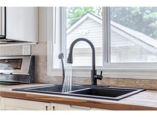 31 Shakespeare Avenue, Niagara-On-The-Lake, ON - Indoor Photo Showing Kitchen With Double Sink