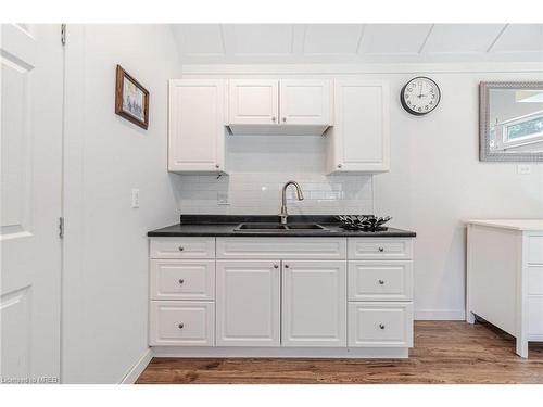 31 Shakespeare Avenue, Niagara-On-The-Lake, ON - Indoor Photo Showing Kitchen With Double Sink