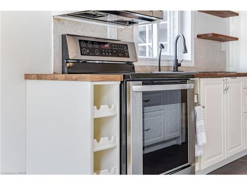 31 Shakespeare Avenue, Niagara-On-The-Lake, ON - Indoor Photo Showing Kitchen