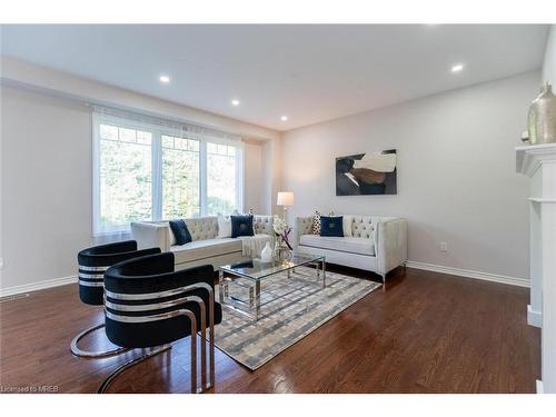 252 Shady Glen Crescent, Kitchener, ON - Indoor Photo Showing Living Room