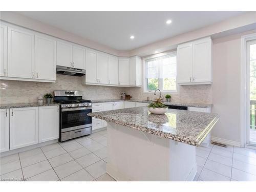 252 Shady Glen Crescent, Kitchener, ON - Indoor Photo Showing Kitchen With Upgraded Kitchen