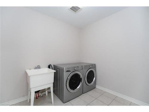 252 Shady Glen Crescent, Kitchener, ON - Indoor Photo Showing Laundry Room