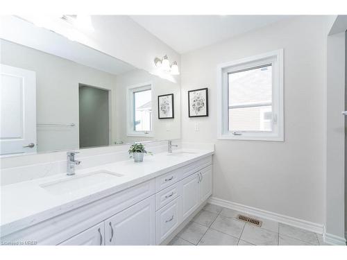 252 Shady Glen Crescent, Kitchener, ON - Indoor Photo Showing Bathroom