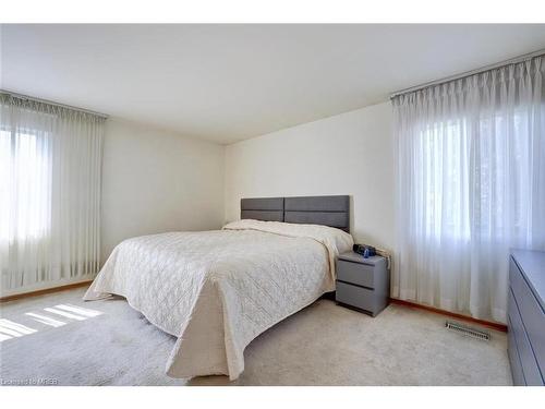 3426 Autumnleaf Crescent, Mississauga, ON - Indoor Photo Showing Bedroom