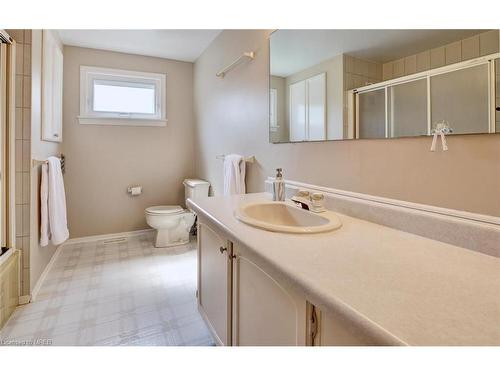 3426 Autumnleaf Crescent, Mississauga, ON - Indoor Photo Showing Bathroom