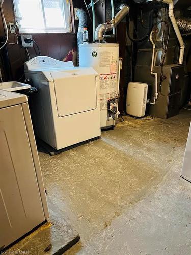 494 Rankin Avenue, Windsor, ON - Indoor Photo Showing Laundry Room