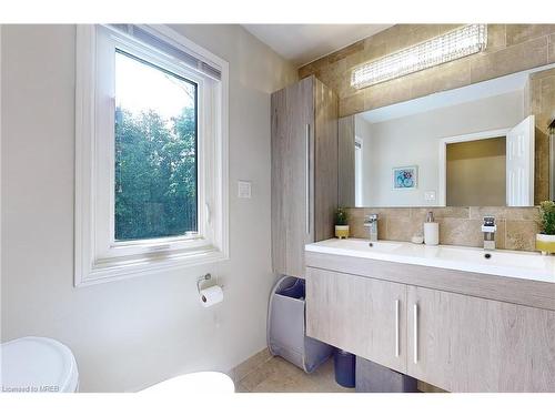 1924 Balsam Avenue, Mississauga, ON - Indoor Photo Showing Bathroom