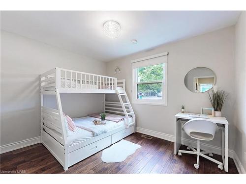 1924 Balsam Avenue, Mississauga, ON - Indoor Photo Showing Bedroom