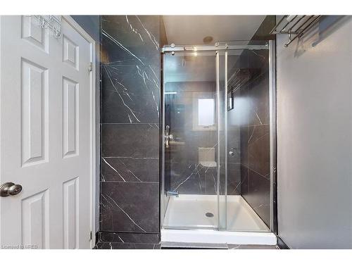 1924 Balsam Avenue, Mississauga, ON - Indoor Photo Showing Bathroom