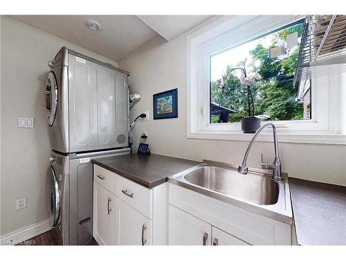 1924 Balsam Avenue, Mississauga, ON - Indoor Photo Showing Laundry Room