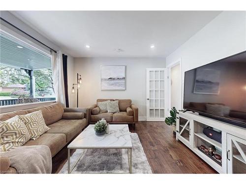 1924 Balsam Avenue, Mississauga, ON - Indoor Photo Showing Living Room