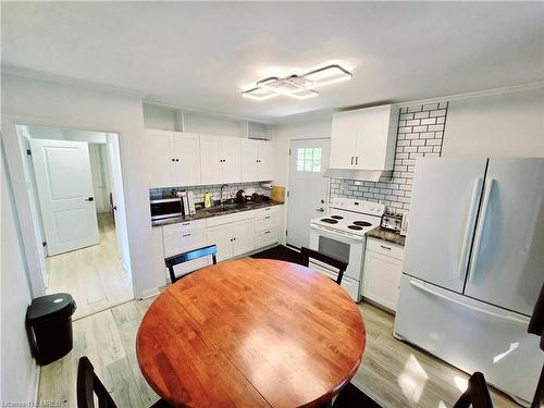 24 Fairview Court, London, ON - Indoor Photo Showing Kitchen