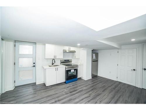 24 Fairview Court, London, ON - Indoor Photo Showing Kitchen