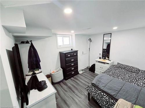 24 Fairview Court, London, ON - Indoor Photo Showing Bedroom