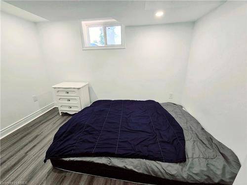 24 Fairview Court, London, ON - Indoor Photo Showing Bedroom