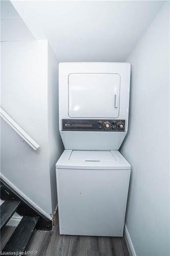 24 Fairview Court, London, ON - Indoor Photo Showing Laundry Room