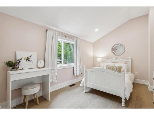 1422 Everall Road, Peel, ON - Indoor Photo Showing Bedroom