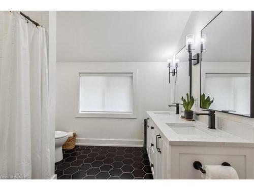 1422 Everall Road, Peel, ON - Indoor Photo Showing Bathroom