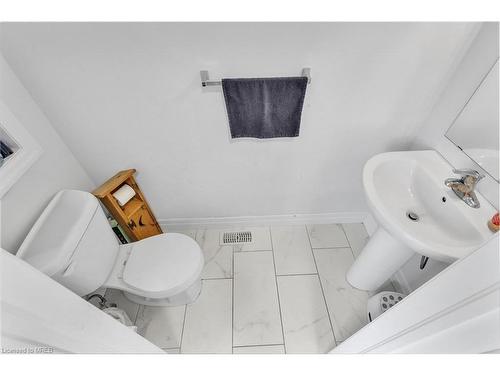 877 Edinburgh Drive Drive, Woodstock, ON - Indoor Photo Showing Bathroom