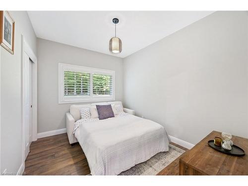 1958 Forest Valley Drive, Innisfil, ON - Indoor Photo Showing Bedroom