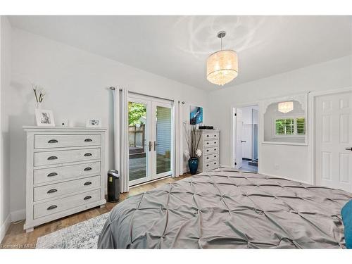 1958 Forest Valley Drive, Innisfil, ON - Indoor Photo Showing Bedroom