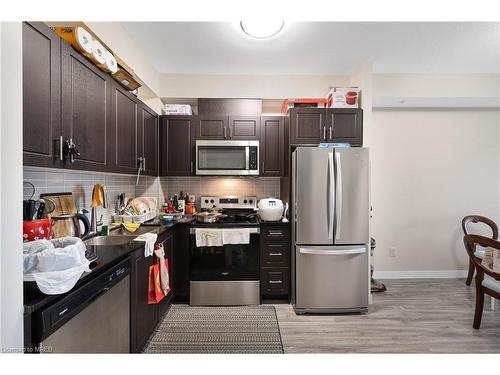 807-128 King Street N, Waterloo, ON - Indoor Photo Showing Kitchen