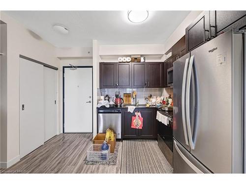 807-128 King Street N, Waterloo, ON - Indoor Photo Showing Kitchen