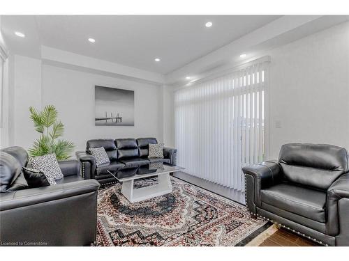 328 Bedrock Drive, Hamilton, ON - Indoor Photo Showing Living Room