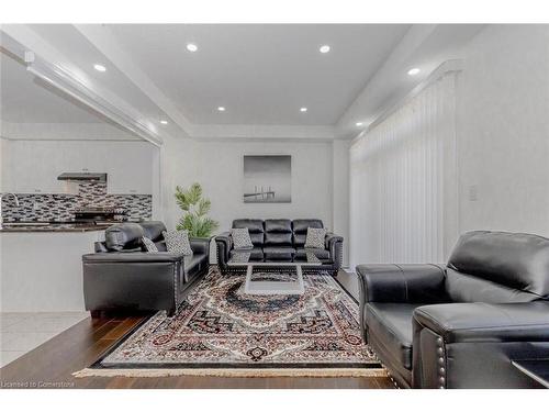 328 Bedrock Drive, Hamilton, ON - Indoor Photo Showing Living Room