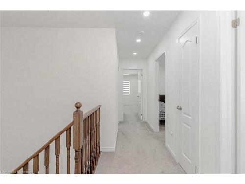 328 Bedrock Drive, Hamilton, ON - Indoor Photo Showing Other Room