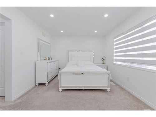 328 Bedrock Drive, Hamilton, ON - Indoor Photo Showing Bedroom