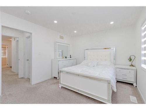 328 Bedrock Drive, Hamilton, ON - Indoor Photo Showing Bedroom