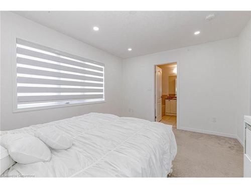 328 Bedrock Drive, Hamilton, ON - Indoor Photo Showing Bedroom