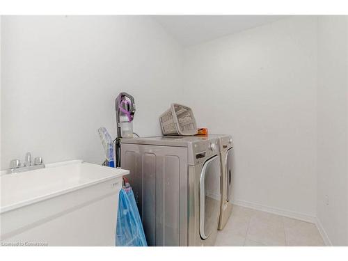 328 Bedrock Drive, Hamilton, ON - Indoor Photo Showing Laundry Room