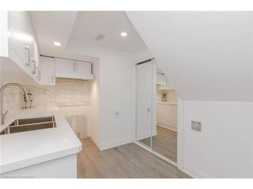 328 Bedrock Drive, Hamilton, ON - Indoor Photo Showing Kitchen With Double Sink