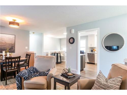 217 Baxter Street, London, ON - Indoor Photo Showing Living Room