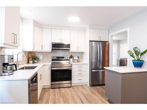 217 Baxter Street, London, ON - Indoor Photo Showing Kitchen With Upgraded Kitchen