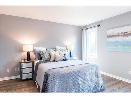 217 Baxter Street, London, ON - Indoor Photo Showing Bedroom