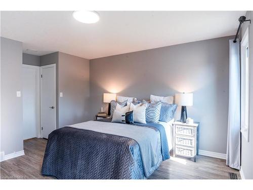 217 Baxter Street, London, ON - Indoor Photo Showing Bedroom