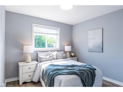 217 Baxter Street, London, ON - Indoor Photo Showing Bedroom