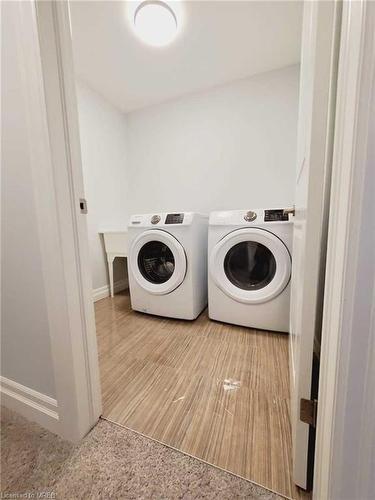 2607 Sheffield Boulevard Boulevard, London, ON - Indoor Photo Showing Laundry Room