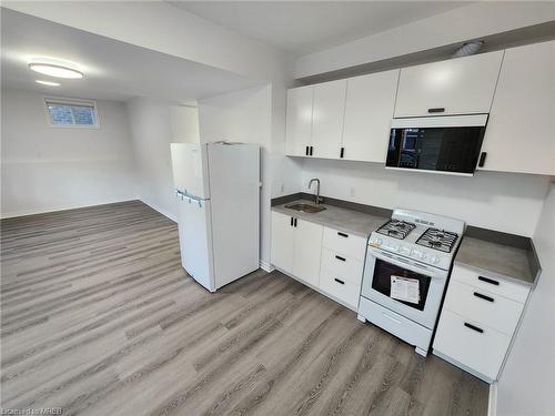 2607 Sheffield Boulevard Boulevard, London, ON - Indoor Photo Showing Kitchen