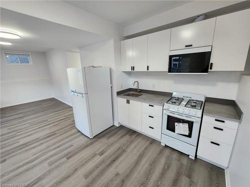 2607 Sheffield Boulevard Boulevard, London, ON - Indoor Photo Showing Kitchen